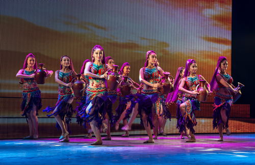 新疆之旅观民间舞蹈